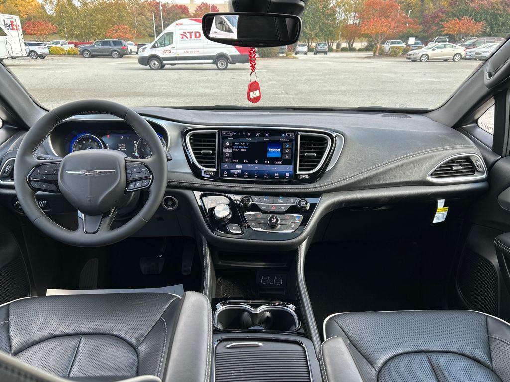 used 2025 Chrysler Pacifica car, priced at $33,667