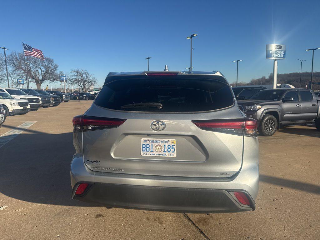 used 2021 Toyota Highlander car, priced at $26,995