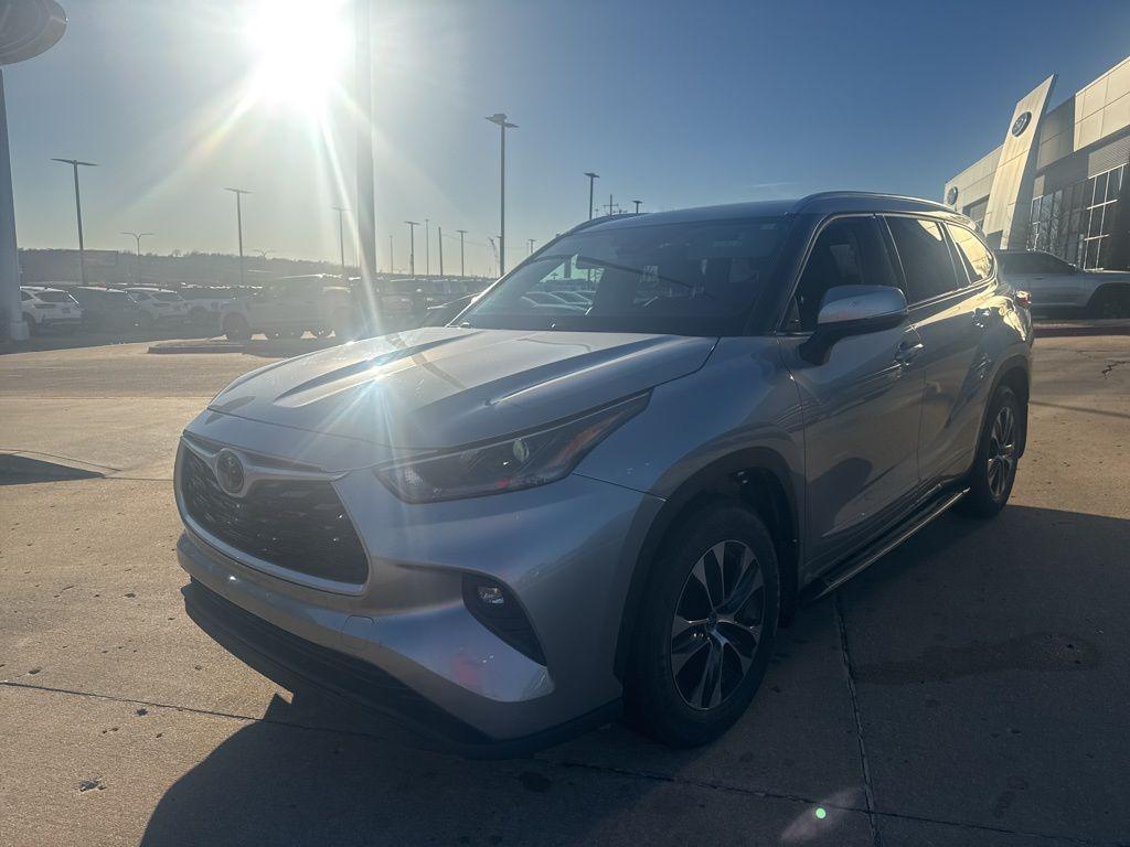 used 2021 Toyota Highlander car, priced at $26,995