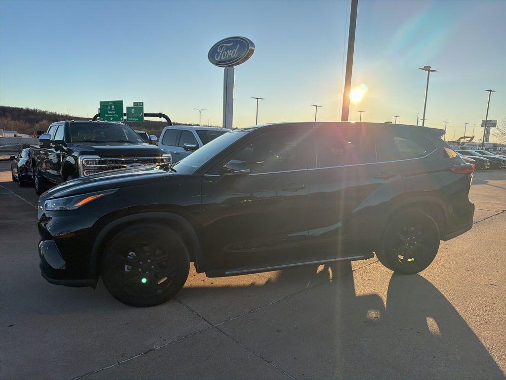 used 2022 Toyota Highlander car, priced at $29,595