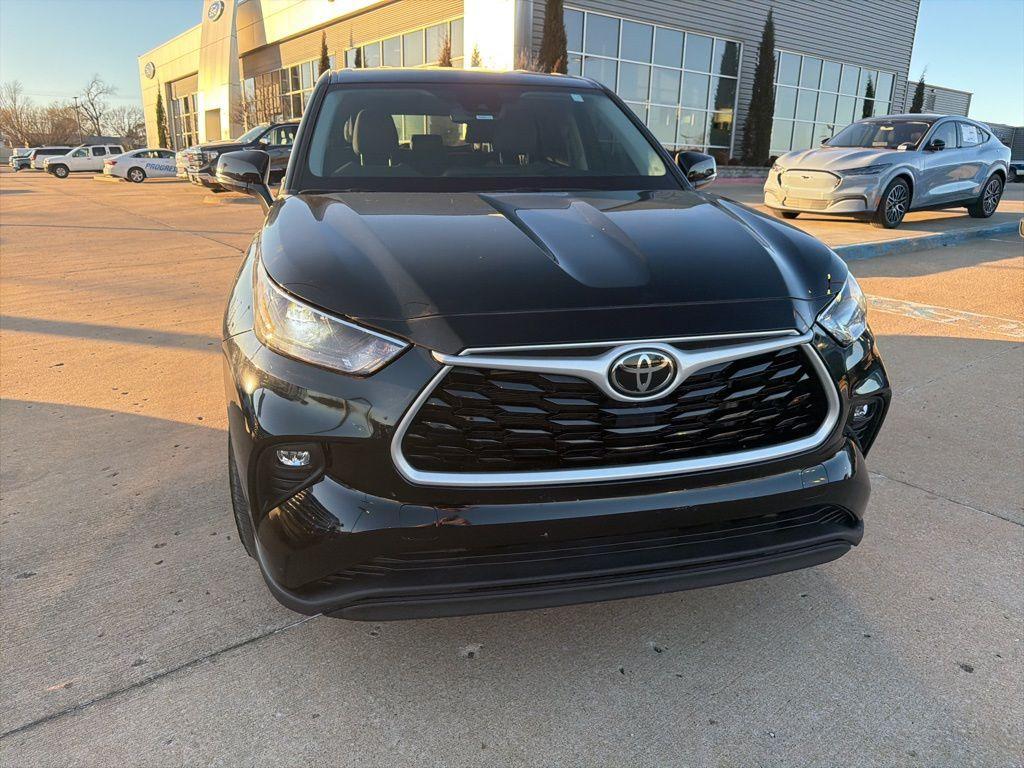 used 2022 Toyota Highlander car, priced at $29,595