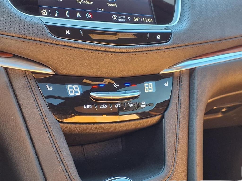 used 2024 Cadillac XT5 car, priced at $37,888