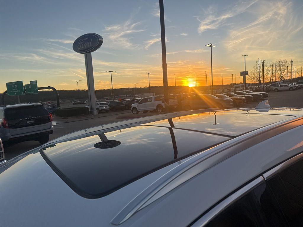 used 2024 Cadillac XT5 car, priced at $37,988