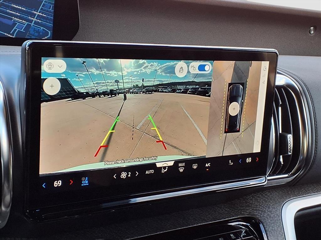 new 2025 Ford Expedition car, priced at $78,427