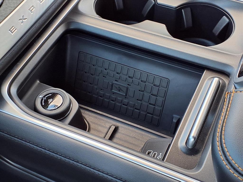 new 2025 Ford Expedition car, priced at $78,427