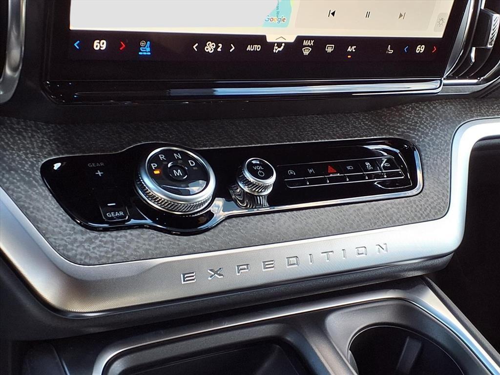 new 2025 Ford Expedition car, priced at $78,427