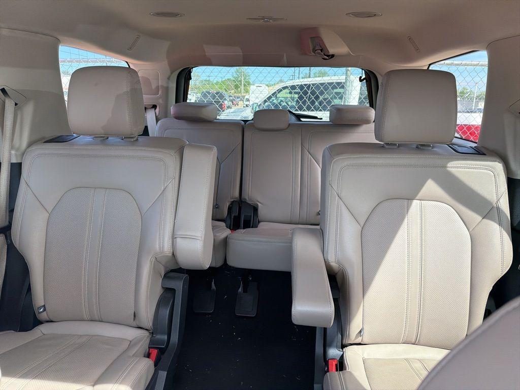 used 2024 Ford Expedition car, priced at $55,995