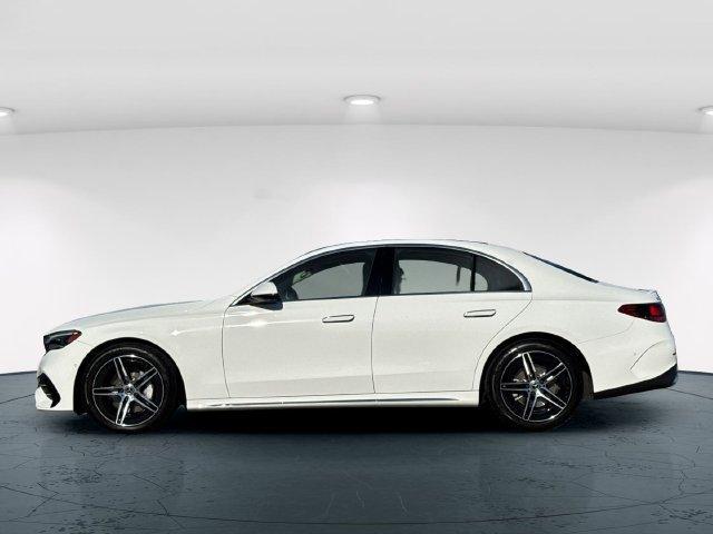 Mercedes-Benz E-Class view 3