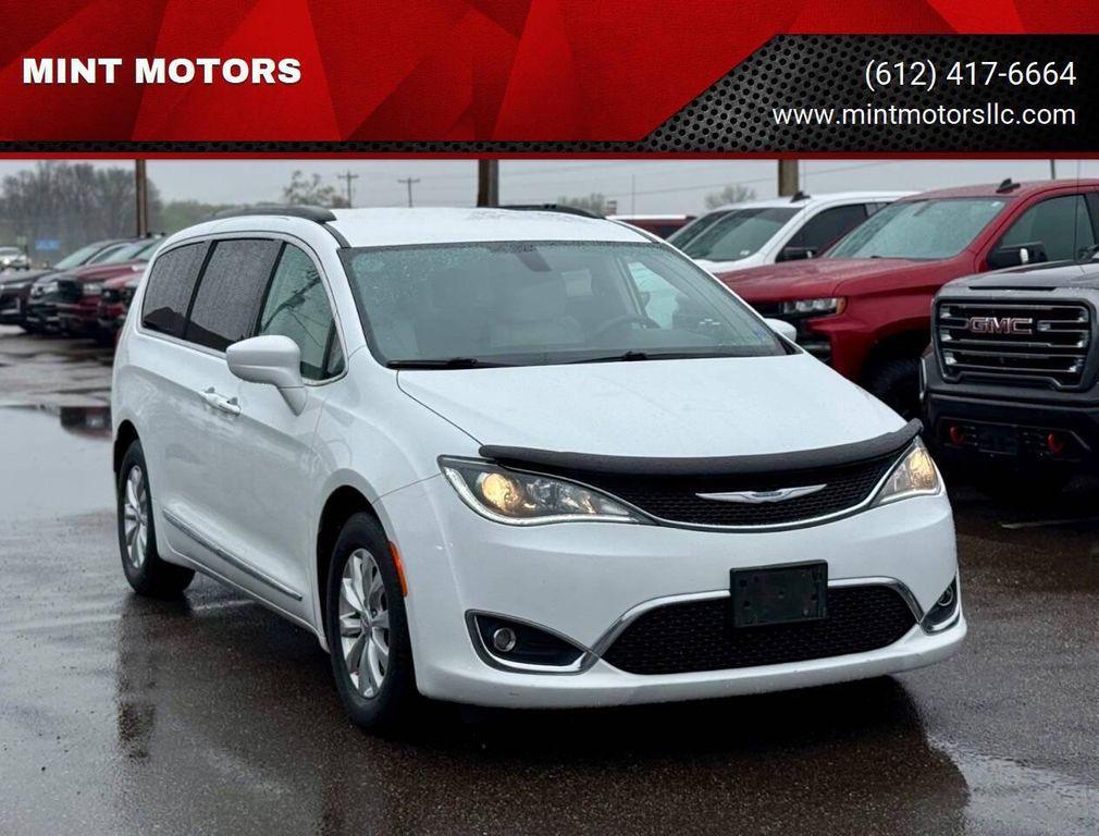 used 2017 Chrysler Pacifica car, priced at $10,995