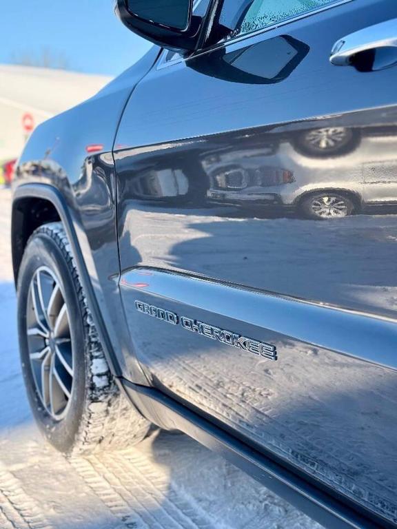 used 2020 Jeep Grand Cherokee car, priced at $18,995