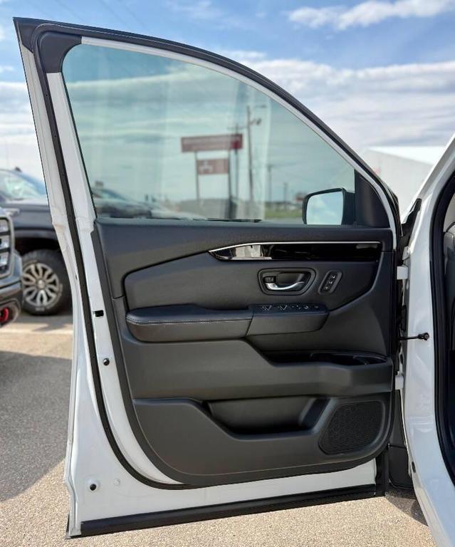 used 2023 Honda Pilot car, priced at $29,995