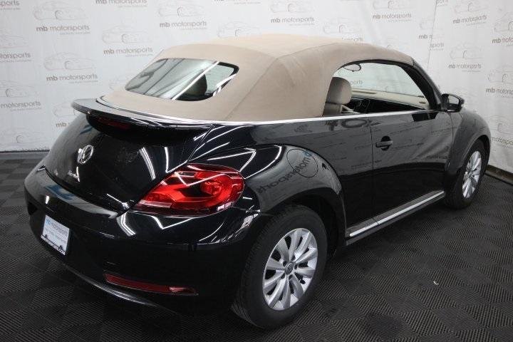 2019 Deep Black Pearl w/ Beige Top Volkswagen Beetle