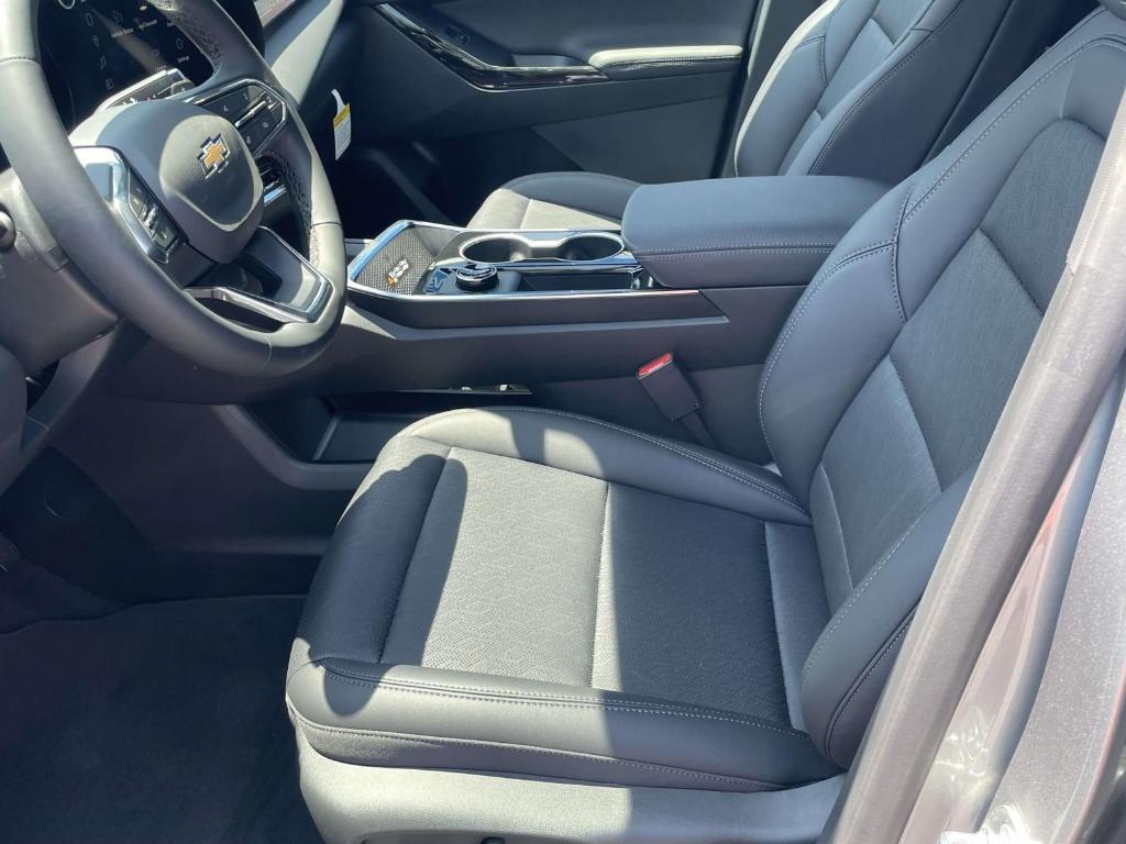 new 2026 Chevrolet Equinox car, priced at $33,934