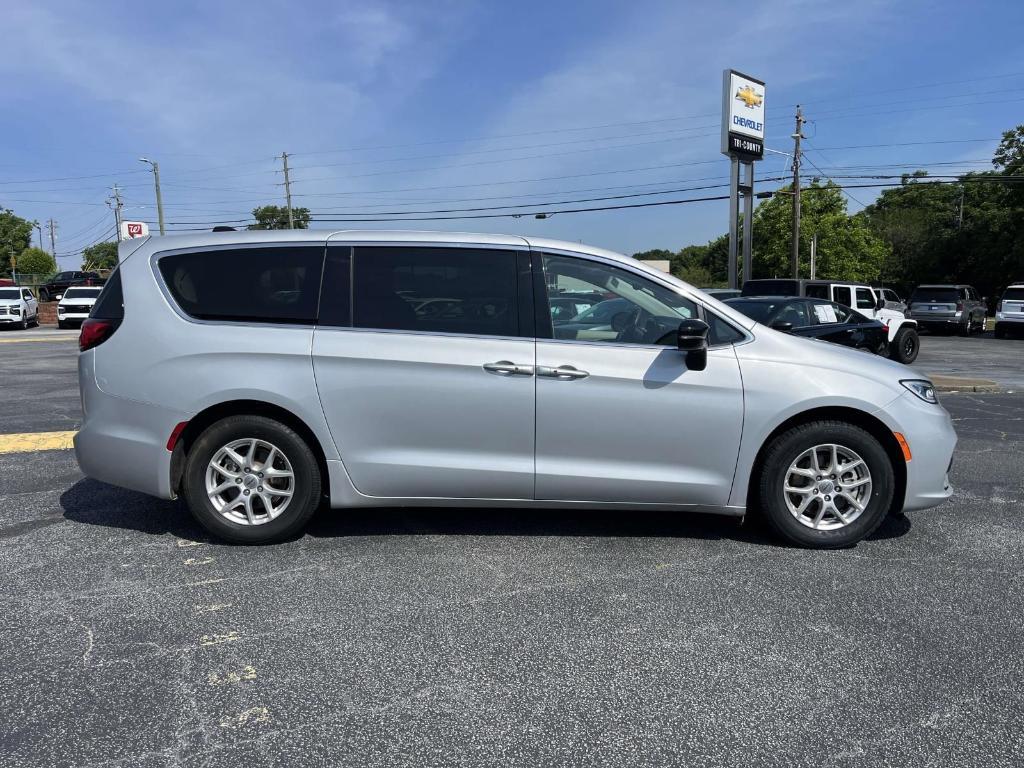 used 2024 Chrysler Pacifica car, priced at $25,903