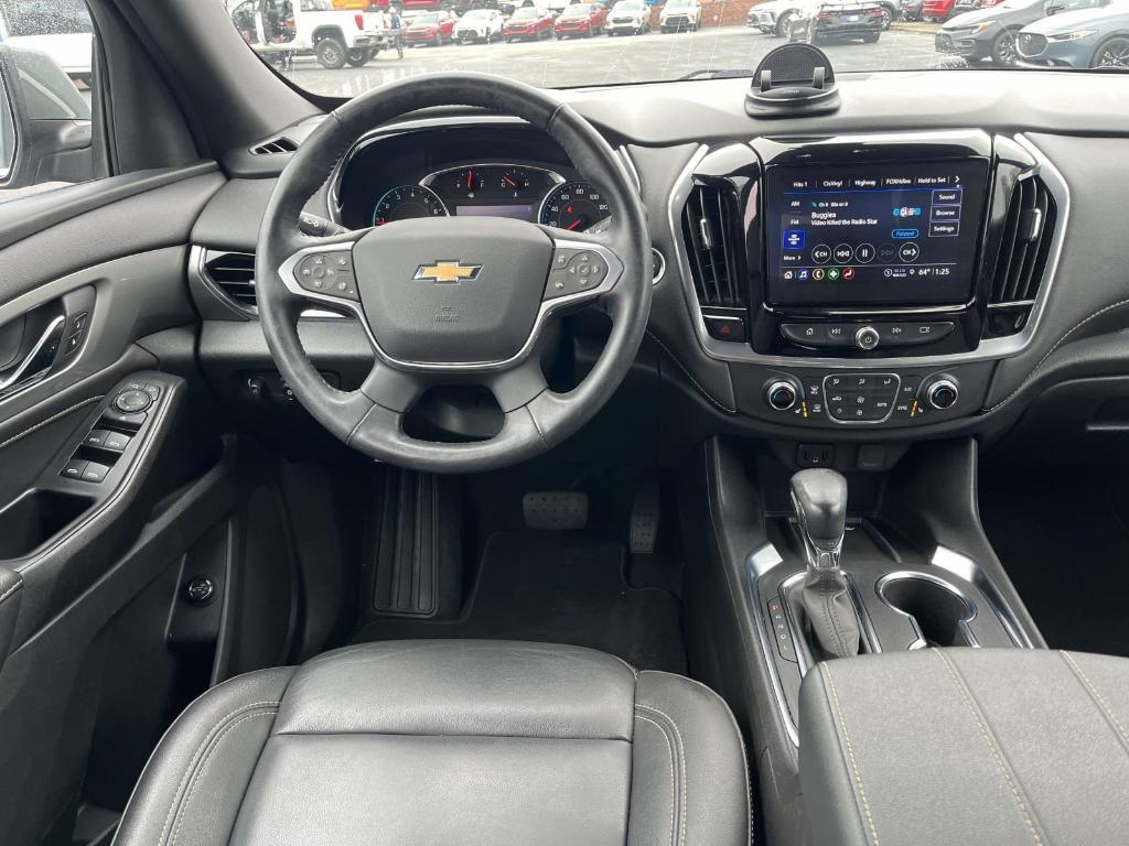 used 2022 Chevrolet Traverse car, priced at $25,192