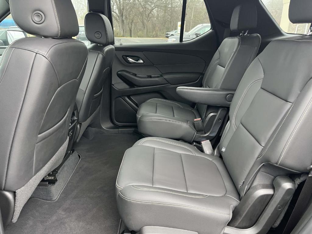used 2022 Chevrolet Traverse car, priced at $25,192