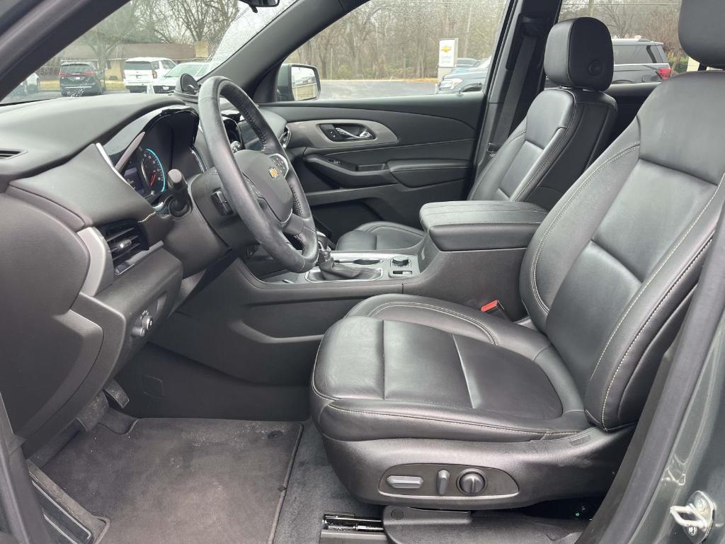 used 2022 Chevrolet Traverse car, priced at $25,192