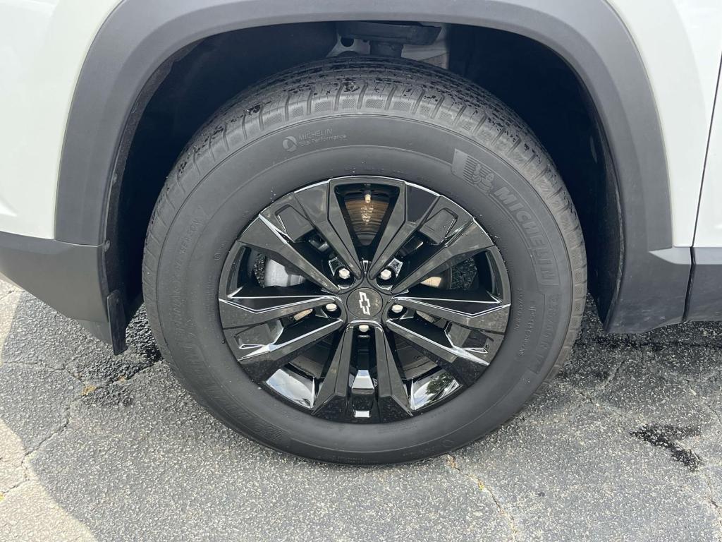 used 2025 Chevrolet Equinox car, priced at $27,635