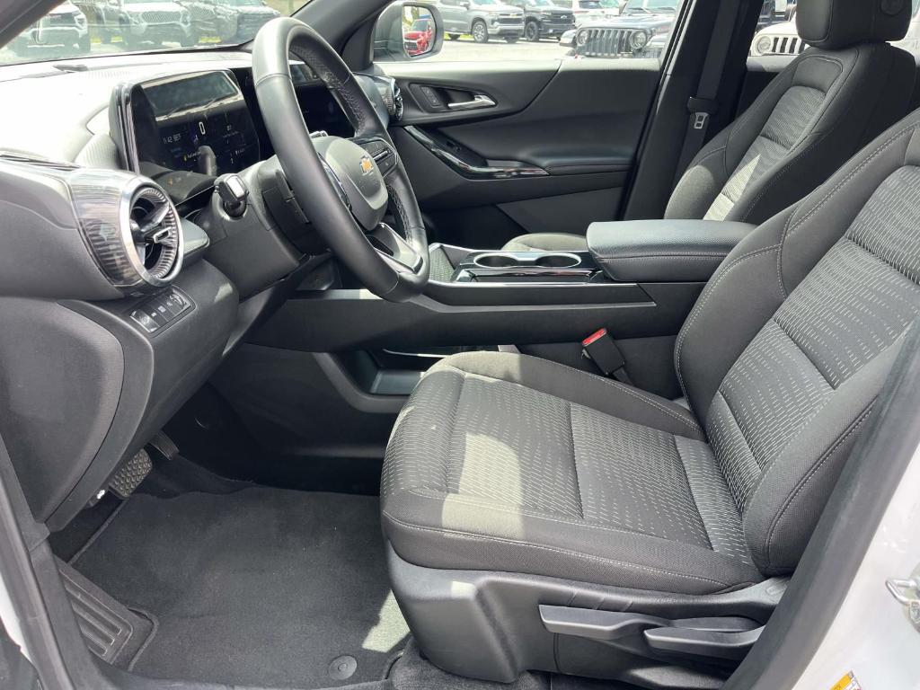 used 2025 Chevrolet Equinox car, priced at $27,635