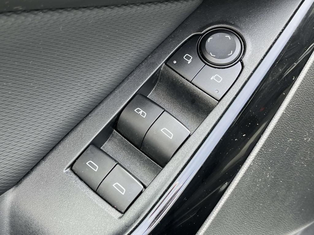 used 2025 Chevrolet Equinox car, priced at $27,635