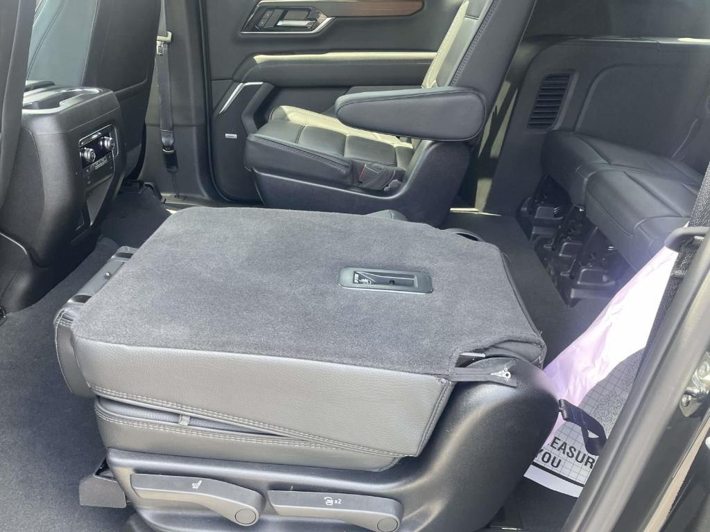 used 2025 GMC Yukon XL car, priced at $71,086