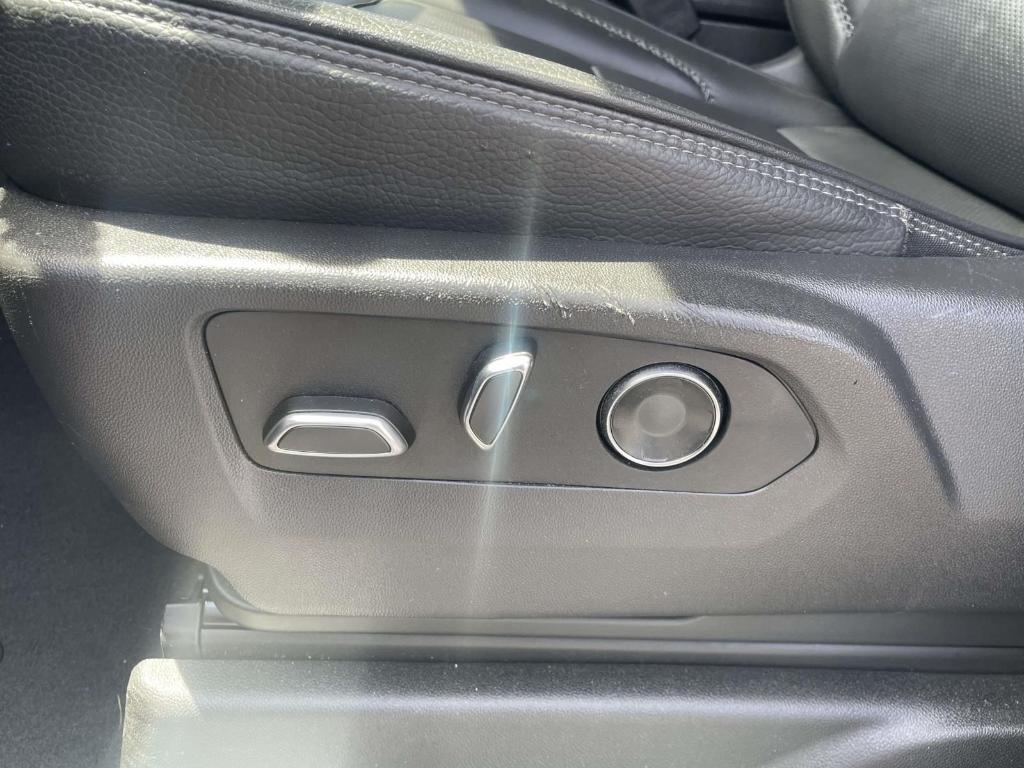 used 2025 GMC Yukon XL car, priced at $71,086