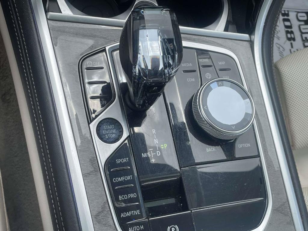 BMW 8 Series view 16