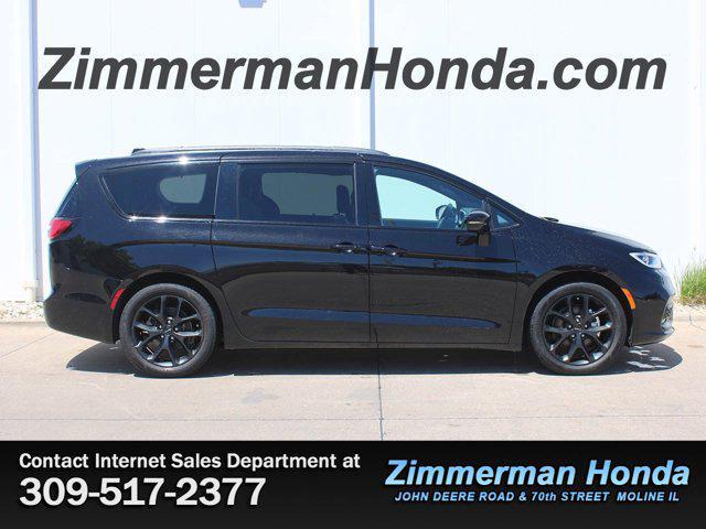 used 2025 Chrysler Pacifica car, priced at $37,369