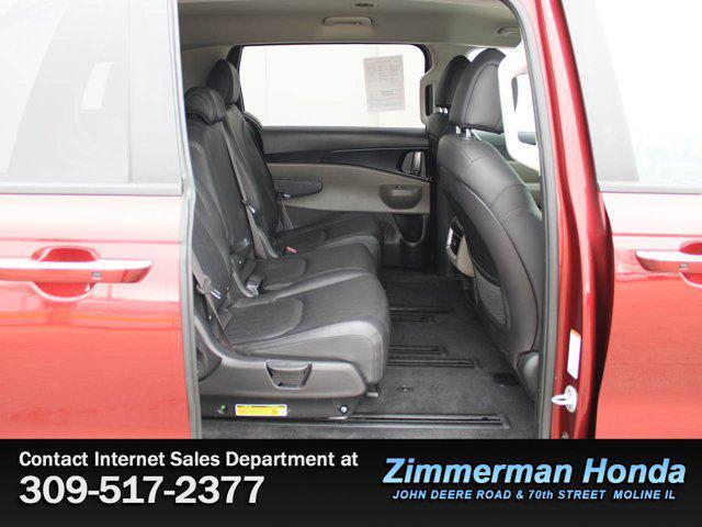 used 2025 Kia Carnival car, priced at $32,372