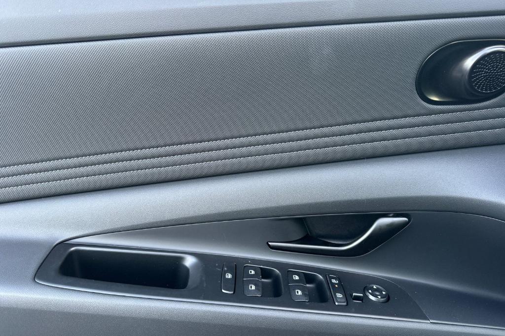 new 2025 Hyundai ELANTRA HEV car, priced at $23,999