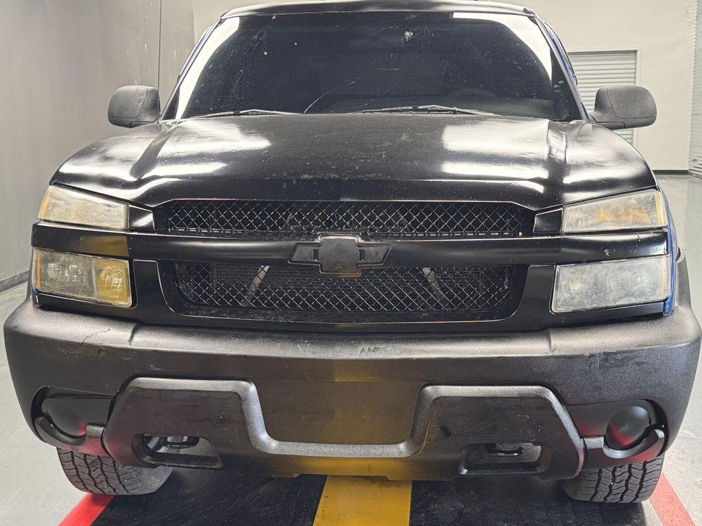 used 2003 Chevrolet Avalanche car, priced at $5,999