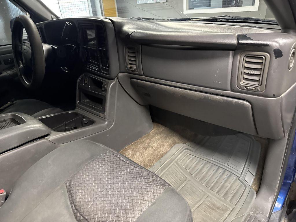 used 2003 Chevrolet Avalanche car, priced at $5,999