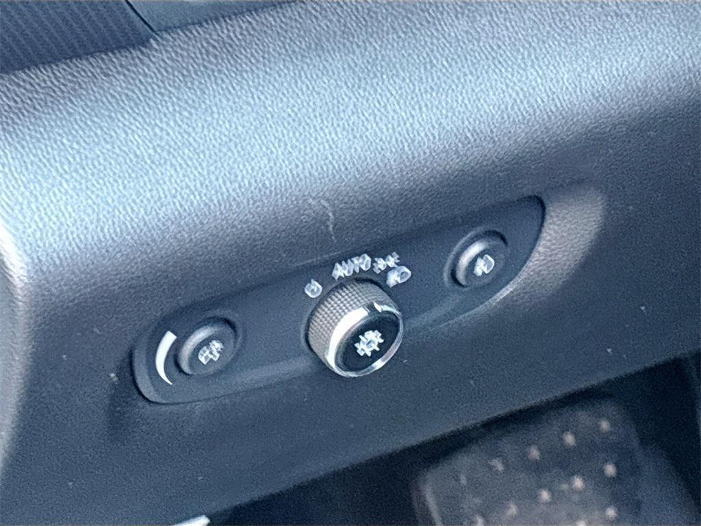 used 2021 Chevrolet Traverse car, priced at $24,400