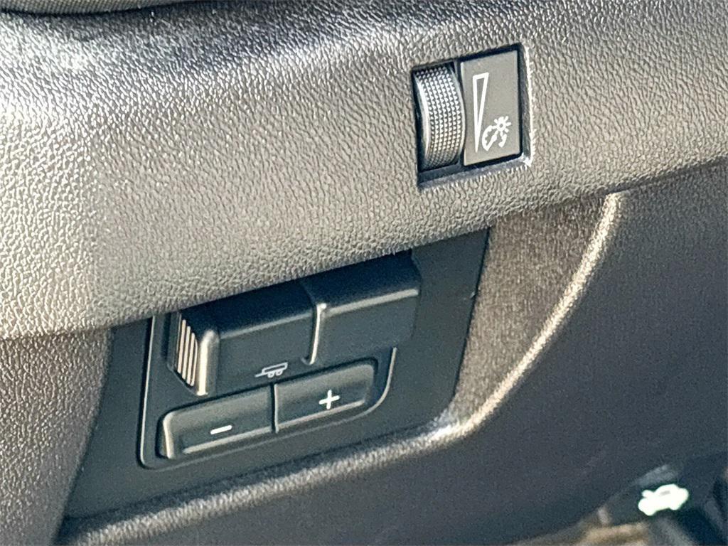 used 2024 Chevrolet Colorado car, priced at $32,000