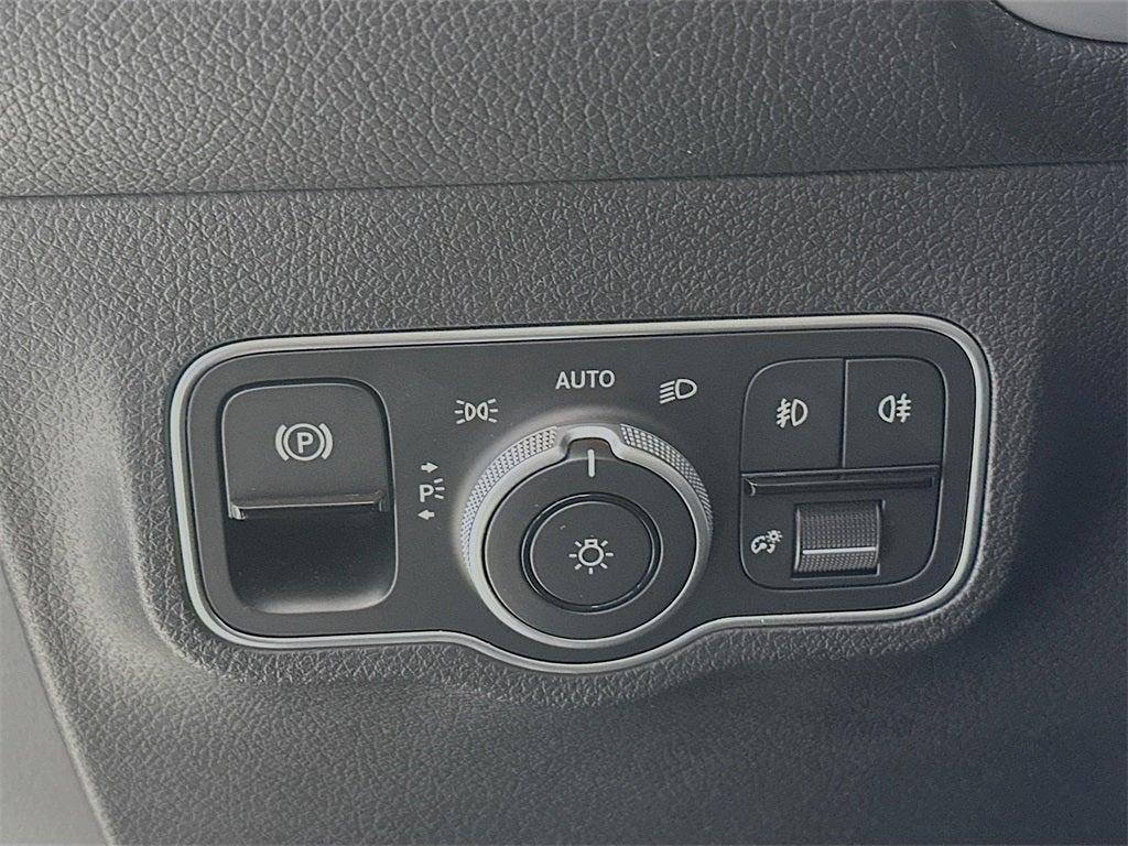 used 2025 Mercedes-Benz GLB 250 car, priced at $42,890