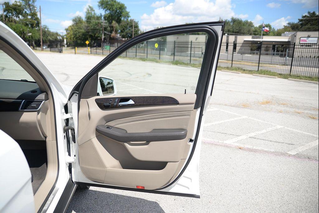 used 2014 Mercedes-Benz M-Class car, priced at $10,995