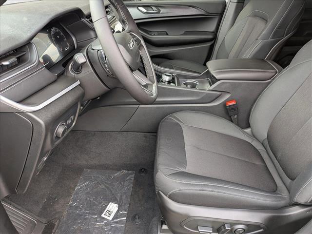 new 2025 Jeep Grand Cherokee car, priced at $40,549