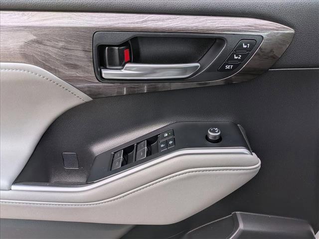 used 2021 Toyota Highlander Hybrid car, priced at $35,699