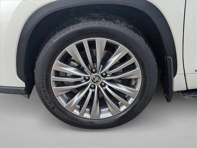 used 2021 Toyota Highlander Hybrid car, priced at $35,699