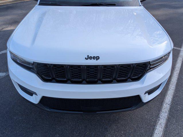 used 2024 Jeep Grand Cherokee car, priced at $31,995