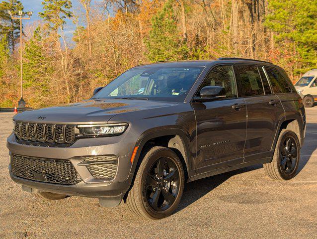 used 2024 Jeep Grand Cherokee car, priced at $31,995