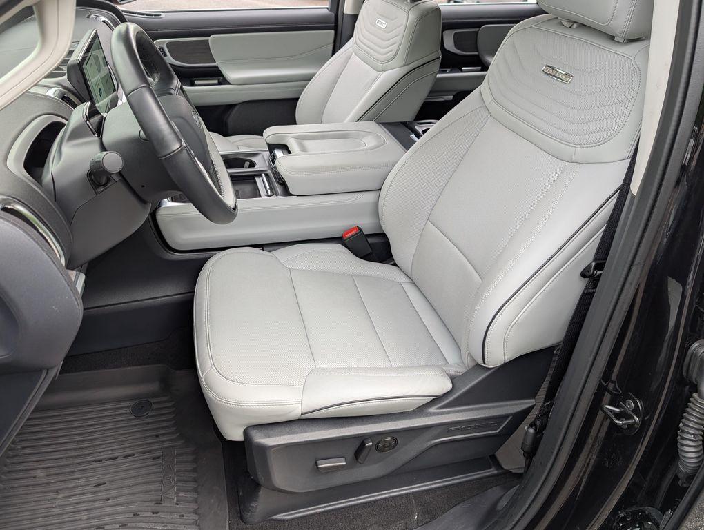 used 2025 Ford Expedition car, priced at $75,294