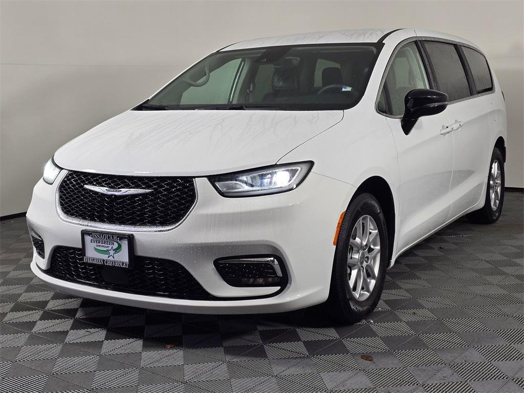 used 2024 Chrysler Pacifica car, priced at $26,550