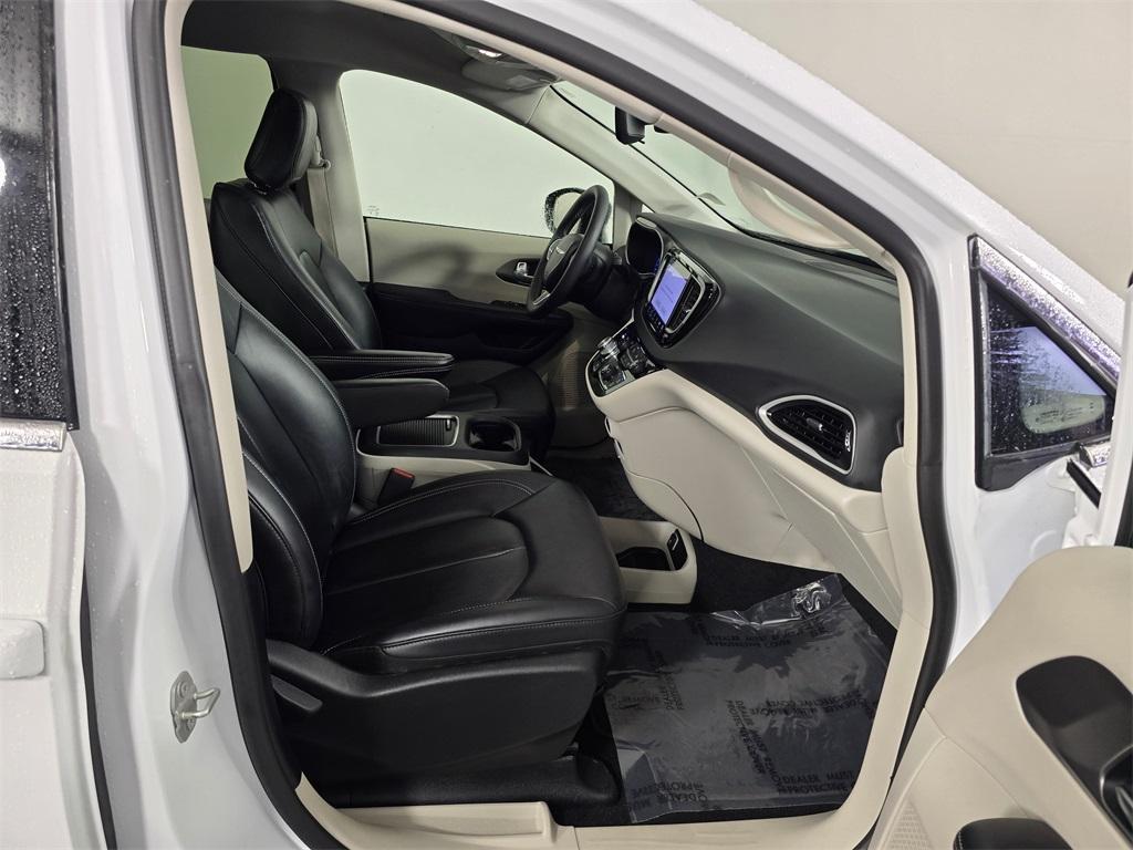 used 2024 Chrysler Pacifica car, priced at $26,550