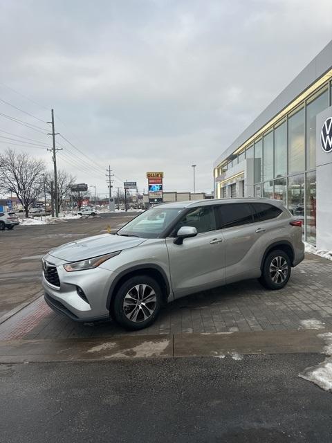 used 2021 Toyota Highlander car, priced at $25,389