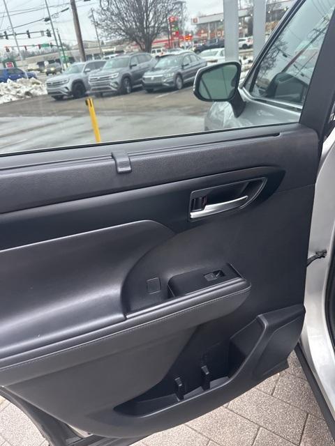 used 2021 Toyota Highlander car, priced at $25,389