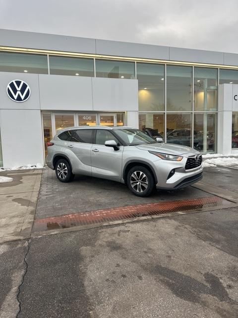 used 2021 Toyota Highlander car, priced at $25,389