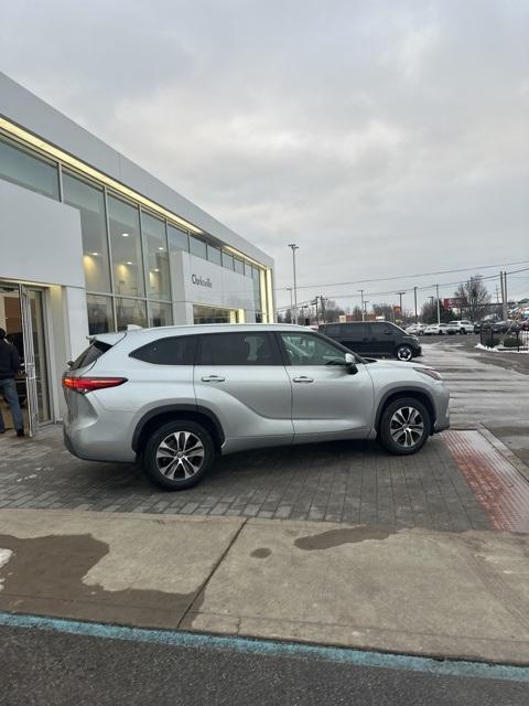 used 2021 Toyota Highlander car, priced at $25,389