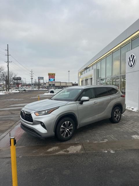 used 2021 Toyota Highlander car, priced at $25,389