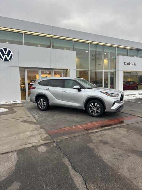 used 2021 Toyota Highlander car, priced at $25,389